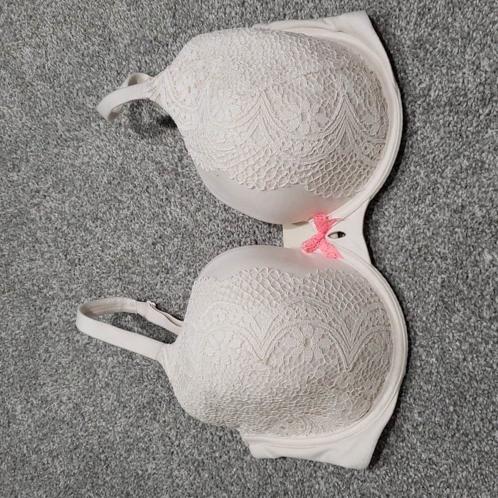 Victoria secret body by Victoria bra 32DDD